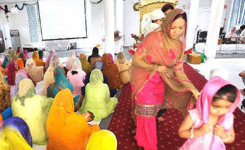 Praying at Woolgoolga’s Guru Nanak Sikh temple during the weekend celebrations for the birthday of Guru Nanak Dev. Leigh Jensen. Praying at Woolgoolga’s Guru Nanak Sikh temple during the weekend celebrations for the birthday of Guru Nanak Dev. Leigh Jensen.